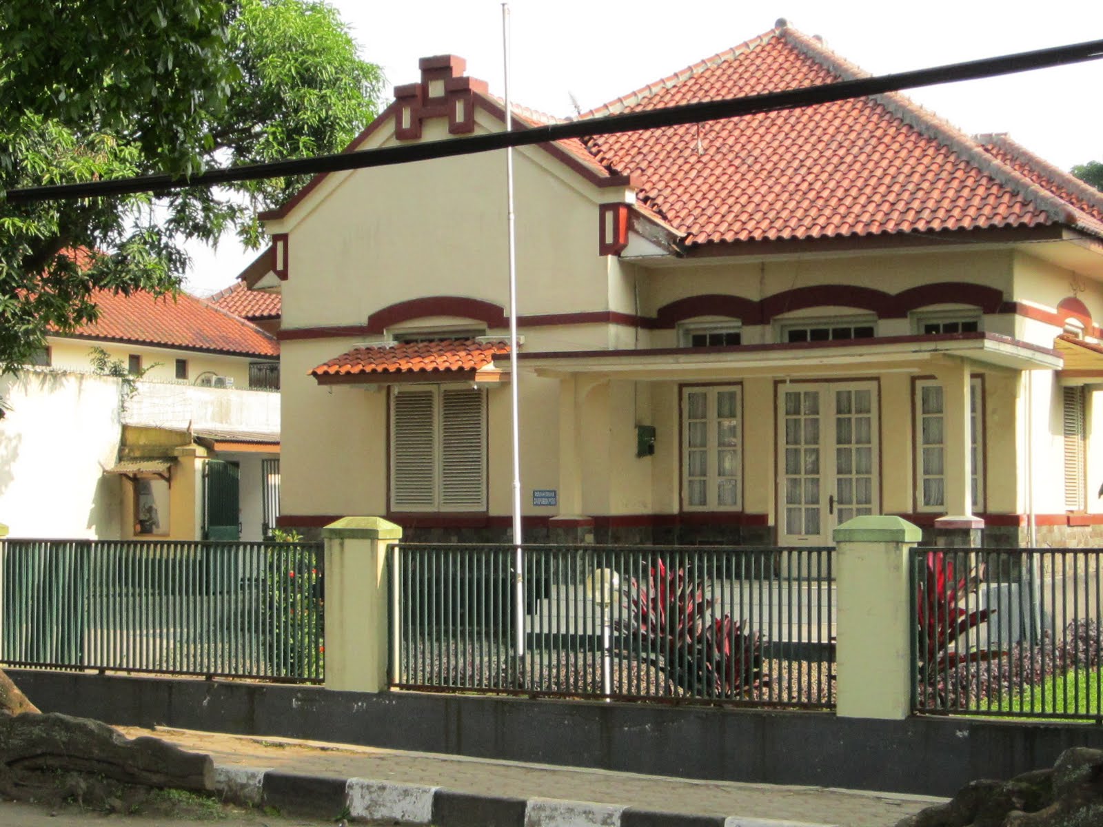 Tips Renovasi Rumah Bergaya Kolonial 