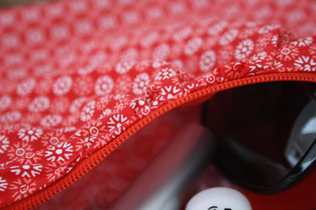 Make-up pouch, sunglasses pouch: easy tutorial