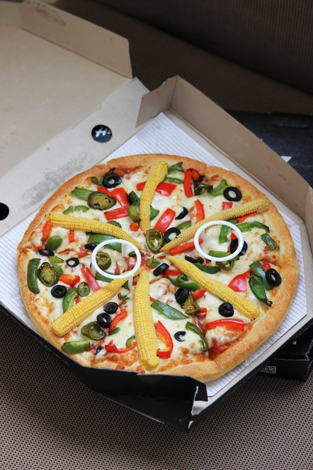 guilty bytes indian fashion blogger delhi style blog beauty pizza hut personal pan pizza size