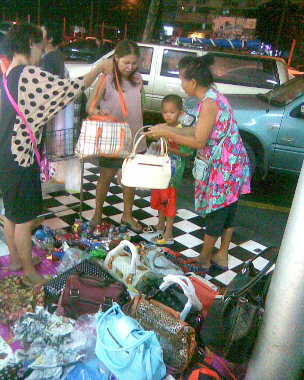 ตลาดนัดเมืองทองธานี
