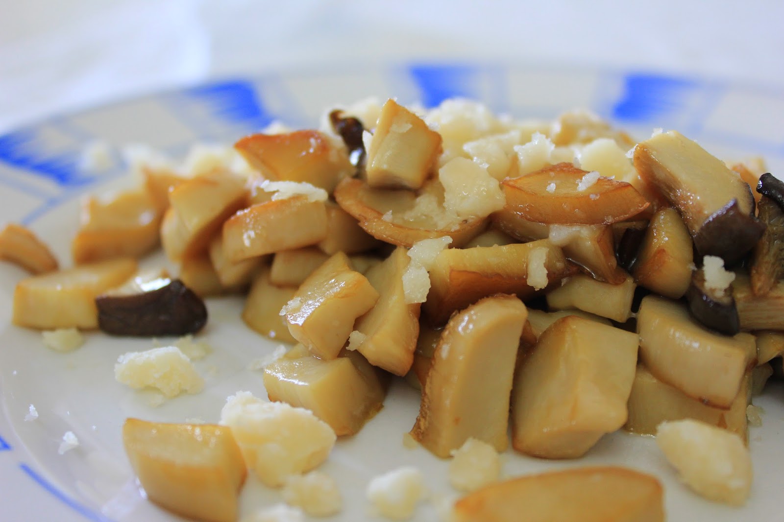 El rincon de Mazi Setas de cardo salteadas con vino blanco de Rioja y Parmesano. Cardo mushroom