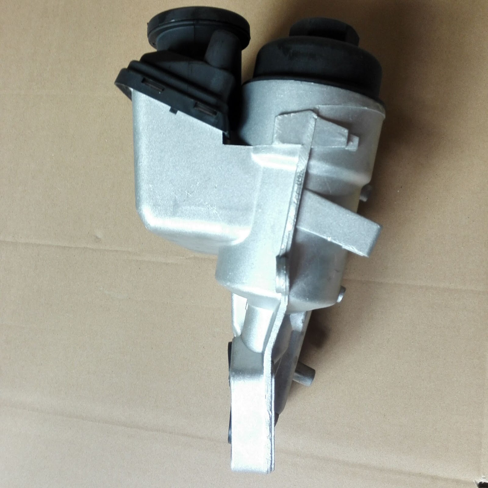 Typuautopart Oil Filter Housing for Volvo 5cyl S40,C30,C70,V50 with