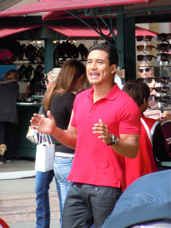 Buff Mario Lopez films Extra at The Grove