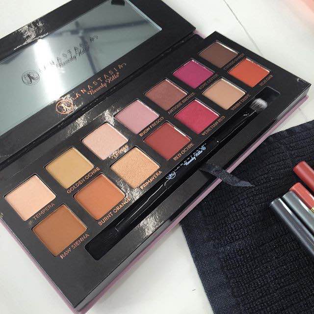 SWATCHES ANASTASIA BEVERLY HILLS MODERN RENAISSANCE
