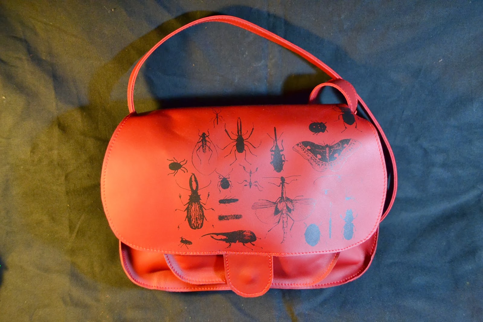 Dur à cuir: Sacs, besaces en cuir sérigraphie "insectes"