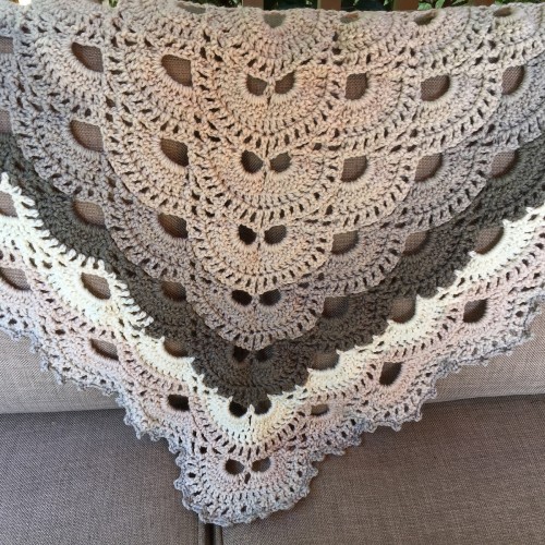 40-pleasing-crochet-shawl-patterns