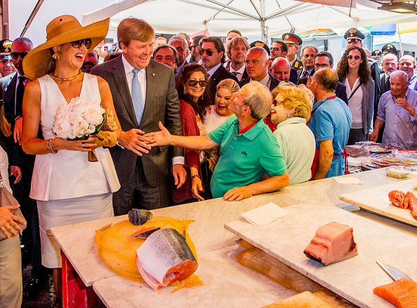 Queen Maxima visited Capo's street market in Palermo. Queen wore peplum dress. Jewelry IsabelleFa gold necklace, Prada Sunglasses