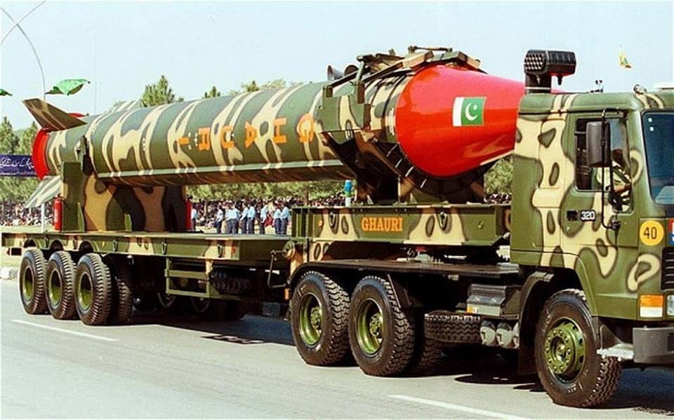 Menhan Pakistan Ancam Israel dengan Senjata Nuklir Karena Tertipu