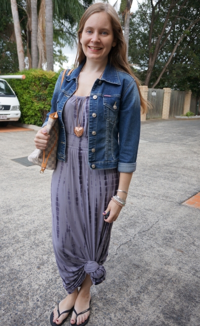 knotted tie dye maxi dress with denim jacket petite beach style with LV neverfull | awayfromblue