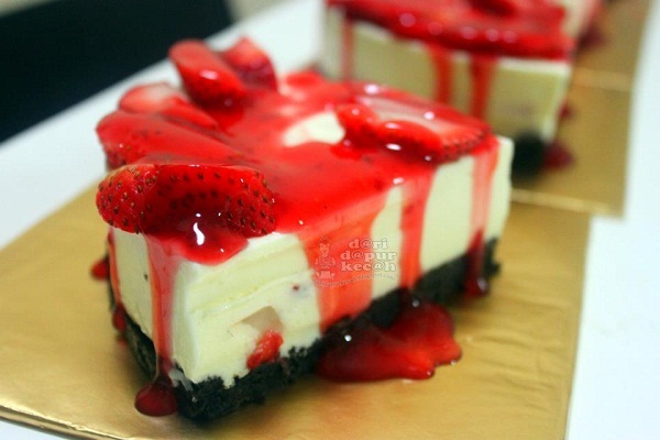 Dari Dapur Kecah: Strawberry oreo cheesecake