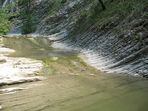 Дольмены реки жане возрождение. Броды горных рек геленджик. Жане р м. Жане и водопады. Долина реки жане.