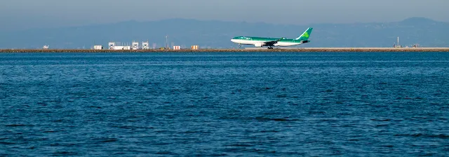 Aer Lingus plane landing at San Francisco Airport