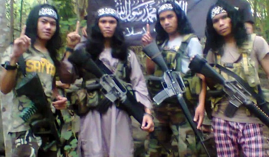 Siapa Sebenarnya Abu Sayyaf (Bapaknya Pedang) ? Apa Tujuan Mereka?