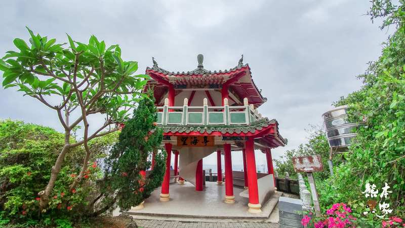 小琉球望海亭~居高臨下欣賞絕美小琉球海崖、珊瑚裙礁海岸和箱網養殖景致