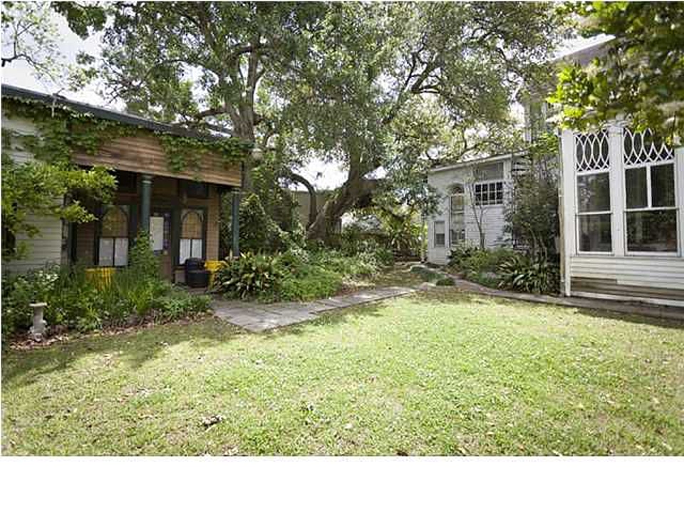 From City to Suburbia 203 E Main St, Broussard, LA 70518