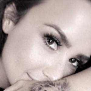 Demi Lovato estrena bello tatuaje en su mano
