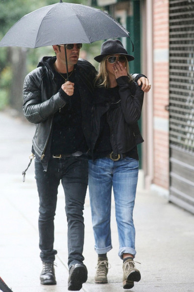 Jennifer Aniston and Justin Theroux Walk Around NYC