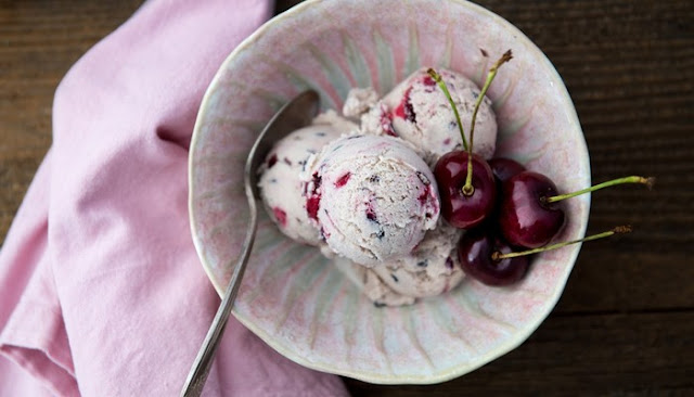 vanilla Swiss Chocolate Almond Ice Cream how to make Swiss Chocolate Almond Ice Cream