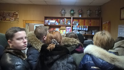 Очередь в магазине пряников Очередь в магазине пряников