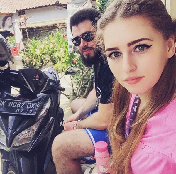 Julia Vins, Si Cewek Imut Berbadan Kekar Julia Vins, Si Cewek Imut Berbadan Kekar