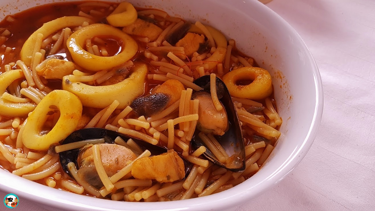 Guiso de mariscos con fideos ¡Huele Bien!