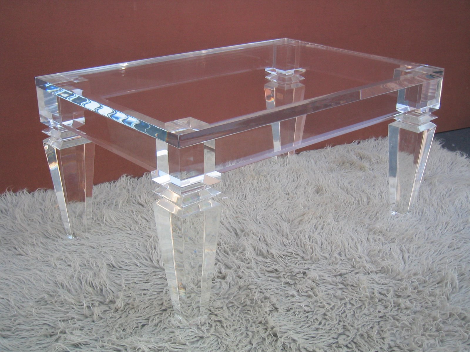 круглый пластиковый прозрачный стол