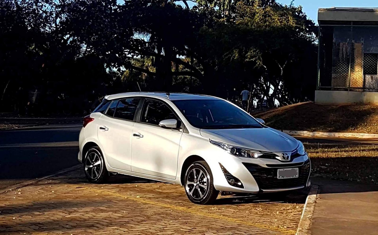 Toyota Yaris Hatch XLS 1.5 - versão topo de linha: avaliação