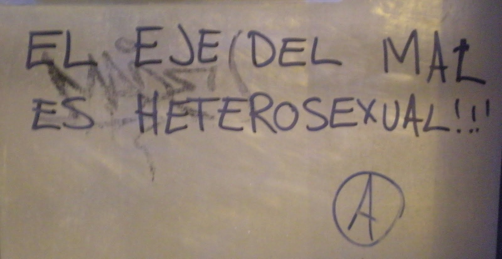 ¿Cómo habrán conseguido el dato? Visto en un cajero automático del Raval barcelonés. ¿Cómo habrán conseguido el dato? Visto en un cajero automático del Raval barcelonés.