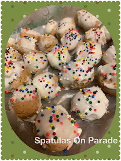 Blog With Friends, a multi-blogger project based post incorporating a theme, Jolly | No Bake Cookie Balls by Dawn of Spatuals on Parade | Featured on www.BakingInATornado.com