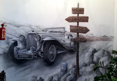 Malowanie zabytkowego auta na ścianie, grafitti przedstawiające zabytkowy samochós, grafika ścienna przedstawiająca auto