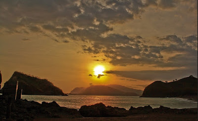 sunset di pantai payangan sunset di pantai payangan