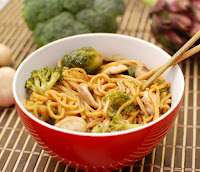 Macarrão à Moda Oriental Macarrão à Moda Oriental (vegana)