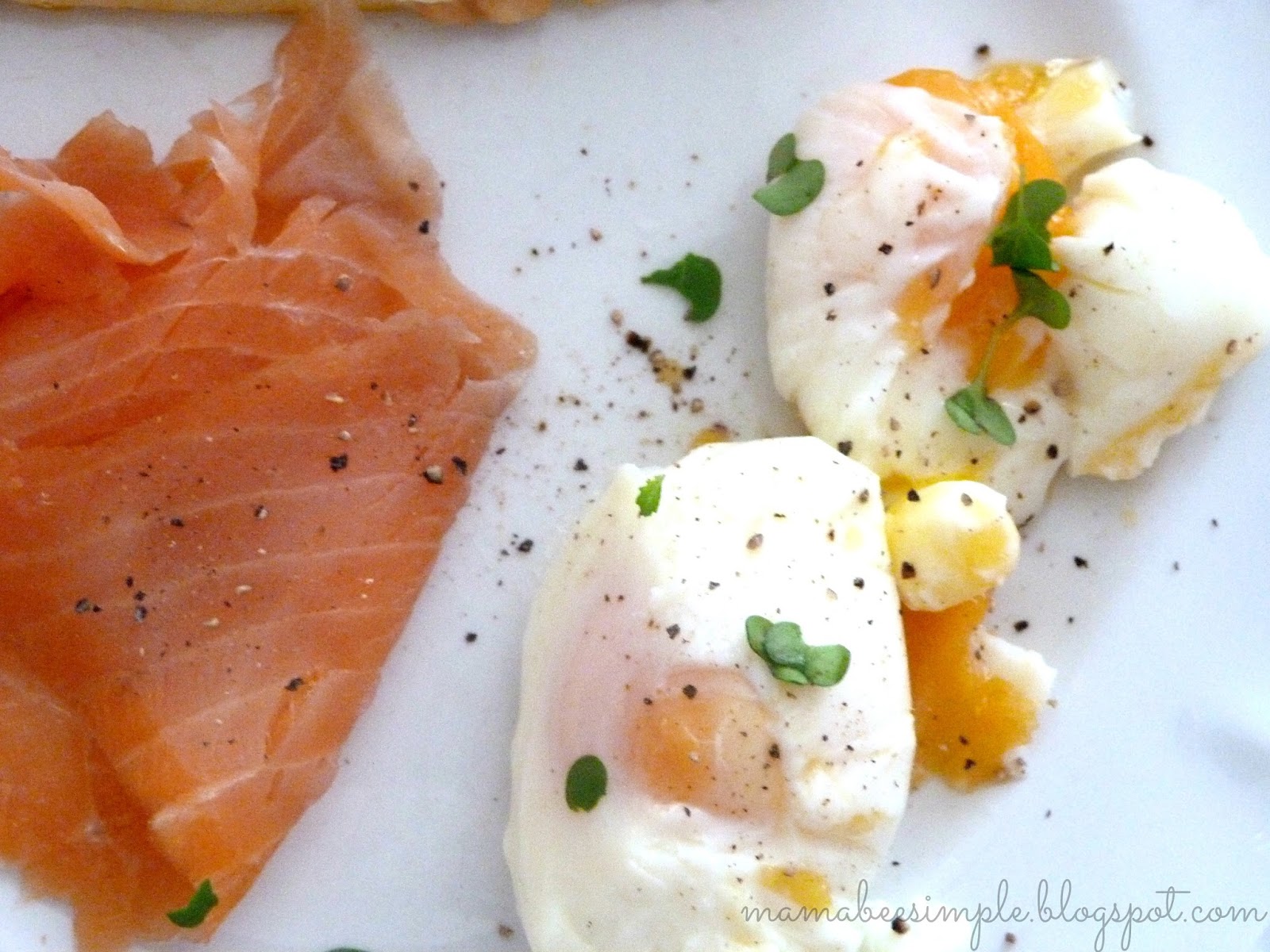 Mama Bee Simple Poached Egg 'Hack'