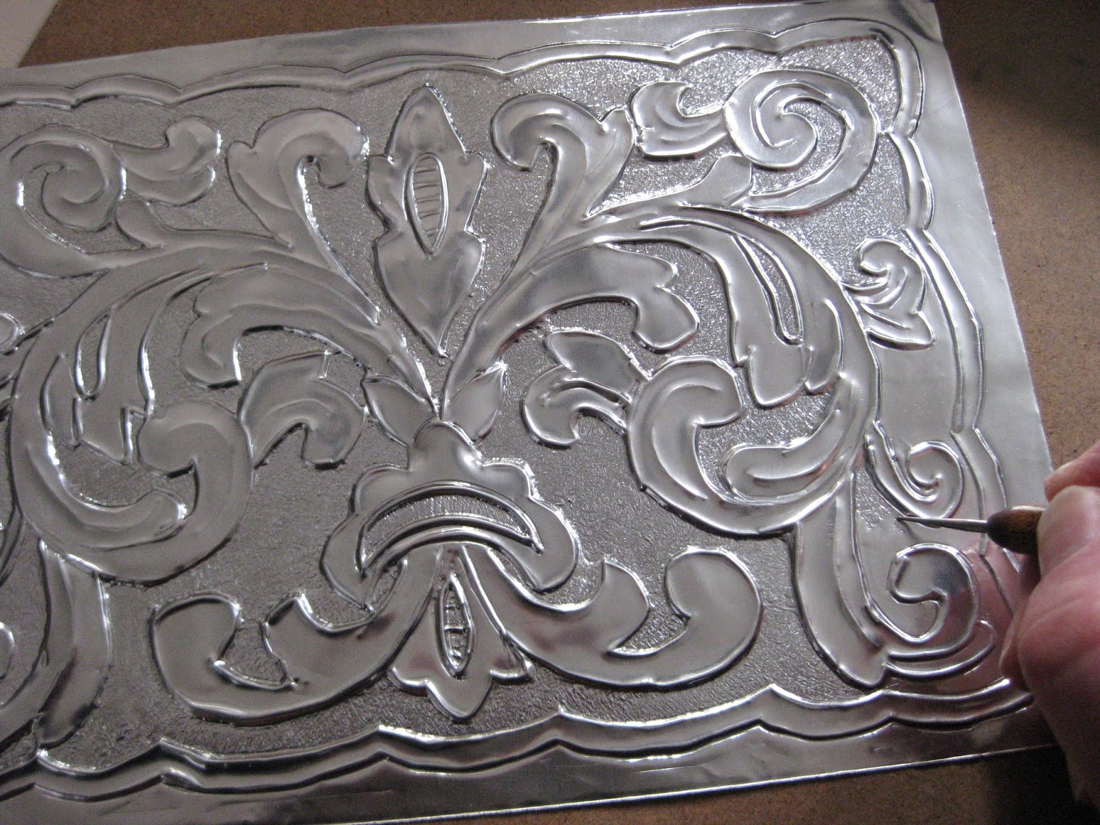 Manualidades Uli: Repujado de Estaño & Madera