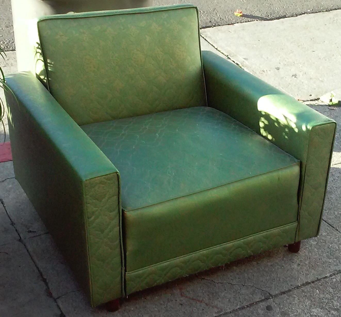 UHURU FURNITURE & COLLECTIBLES SOLD **REDUCED** Vintage Vinyl Paisley