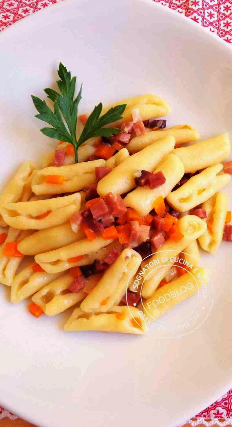 I sognatori di Cucina e nuvole RICETTA CAVATELLI A TRE DITA o capunti CON RAGU' BIANCO DI SPECK