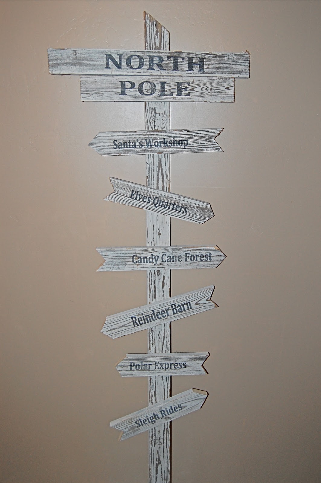 furniture-fix-north-pole-sign