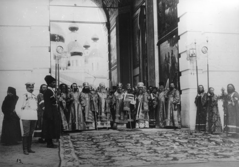 Η υποδοχή του Τσάρου από τον κλήρο της Ιεράς Μονής της Αγίας Τριάδος στο Ντιβέγιεβο. Εξήντα τρεις φωτογραφίες από την αγιοκατάταξη του Οσίου Σεραφείμ του Σαρώφ το 1903 http://leipsanothiki.blogspot.be/