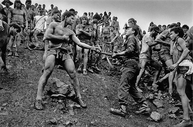 Resultado de imagen de sebastiao salgado fotografo