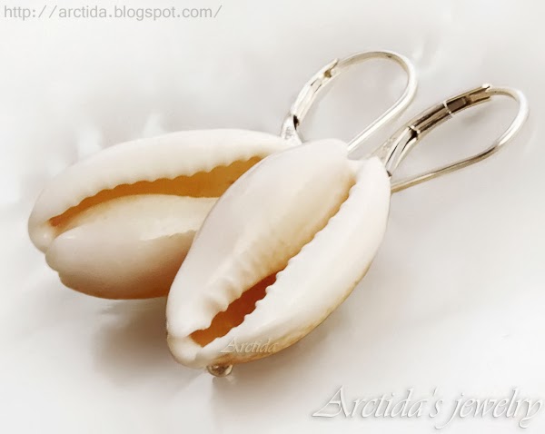 http://www.arctida.com/en/minimalism/19-cowry-sea-shell-earrings-sterling-silver-iredale.html