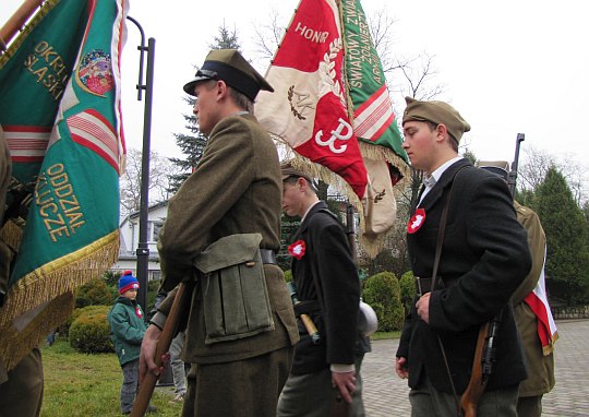 Za szwadronem legionowym. Za szwadronem legionowym.