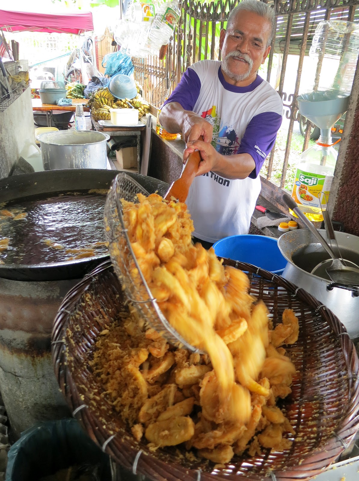 Food We Love - Pisang Goreng (Fried Bananas) |Johor Kaki Travels for Food