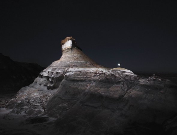 Lux Noctis - As fotografias com paisagens montanhosas noturnas iluminadas por drones de Reuben Wu Reuben Wu arte fotografia paisagens natureza noite luzes drones paisagens
