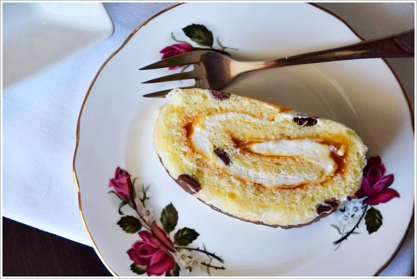 Glutenfrei & Low Carb Aprikosen-Biskuitrolle Glutenfrei & Low Carb Aprikosen-Biskuitrolle