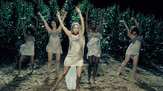 550w_music_lady_gaga_you_and_i_video_6.j