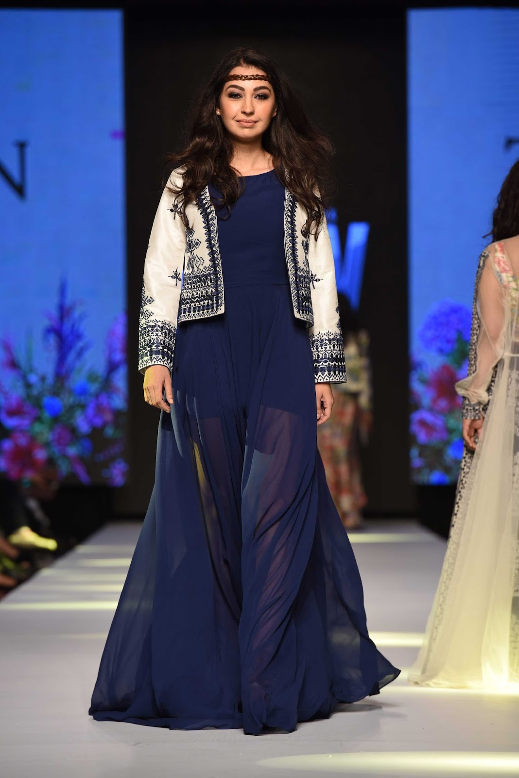 Sexy Pakistani Models Walk Ramp For Designer Zara Shahjehan At Fashion Pakistan Week 2015 Day 4