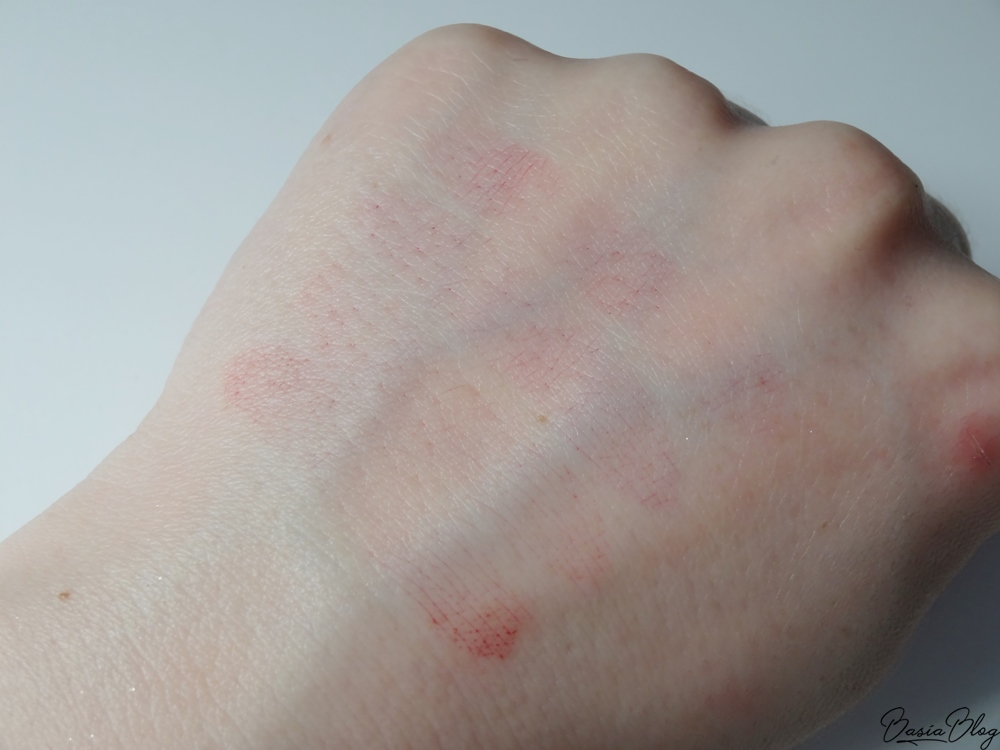 Eveline Aqua Trend Red Collection czerwona pomadka do ust recenzja blog swatch