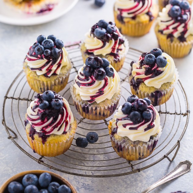 White Chocolate Blueberry Cupcakes #dessert #summer