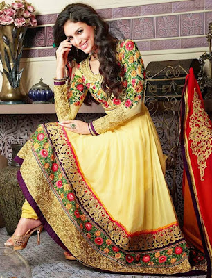 This bridal mehndi dress is elegance grace, personified and versatility. 