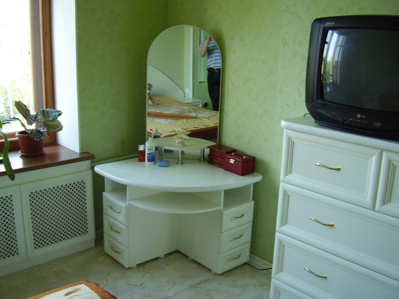 New Corner Dressing Table Designs And Ideas